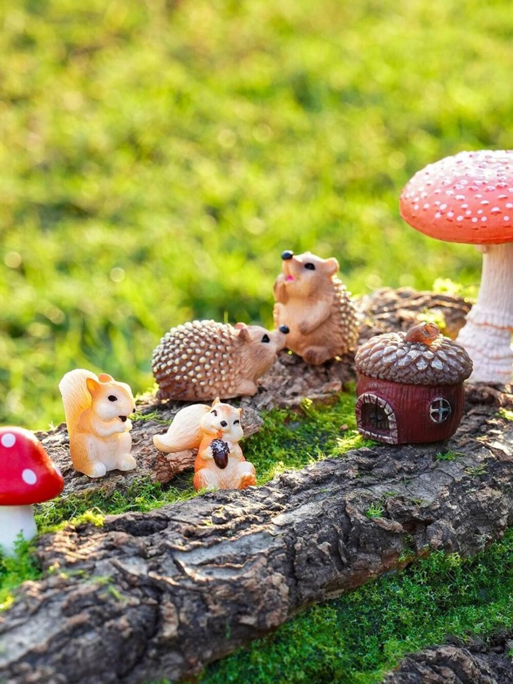 Fairy Garden Accessories, 7 Pieces Squirrel & Hedgehog Resin Figures with Acorn